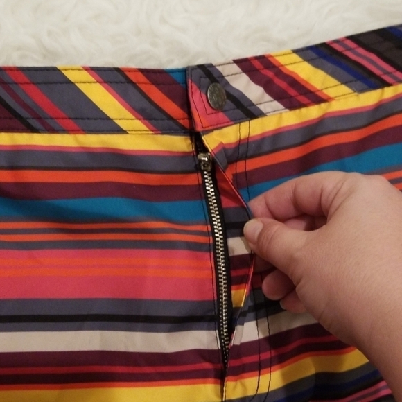 💕MR TURK (TRINA TURK)💕 Striped Chico Swim Trunks - Picture 7 of 8